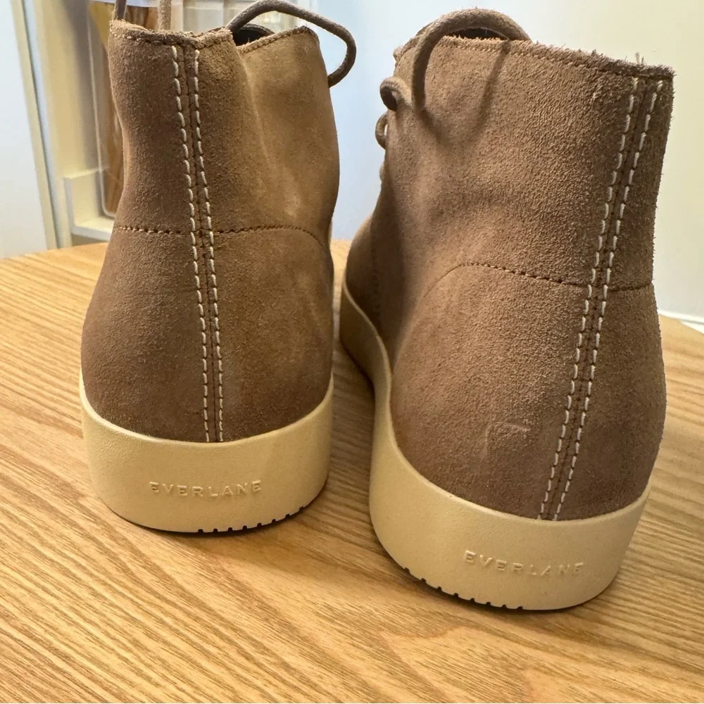 NWOT Everlane Men's Brown Suede Chukka Boots.